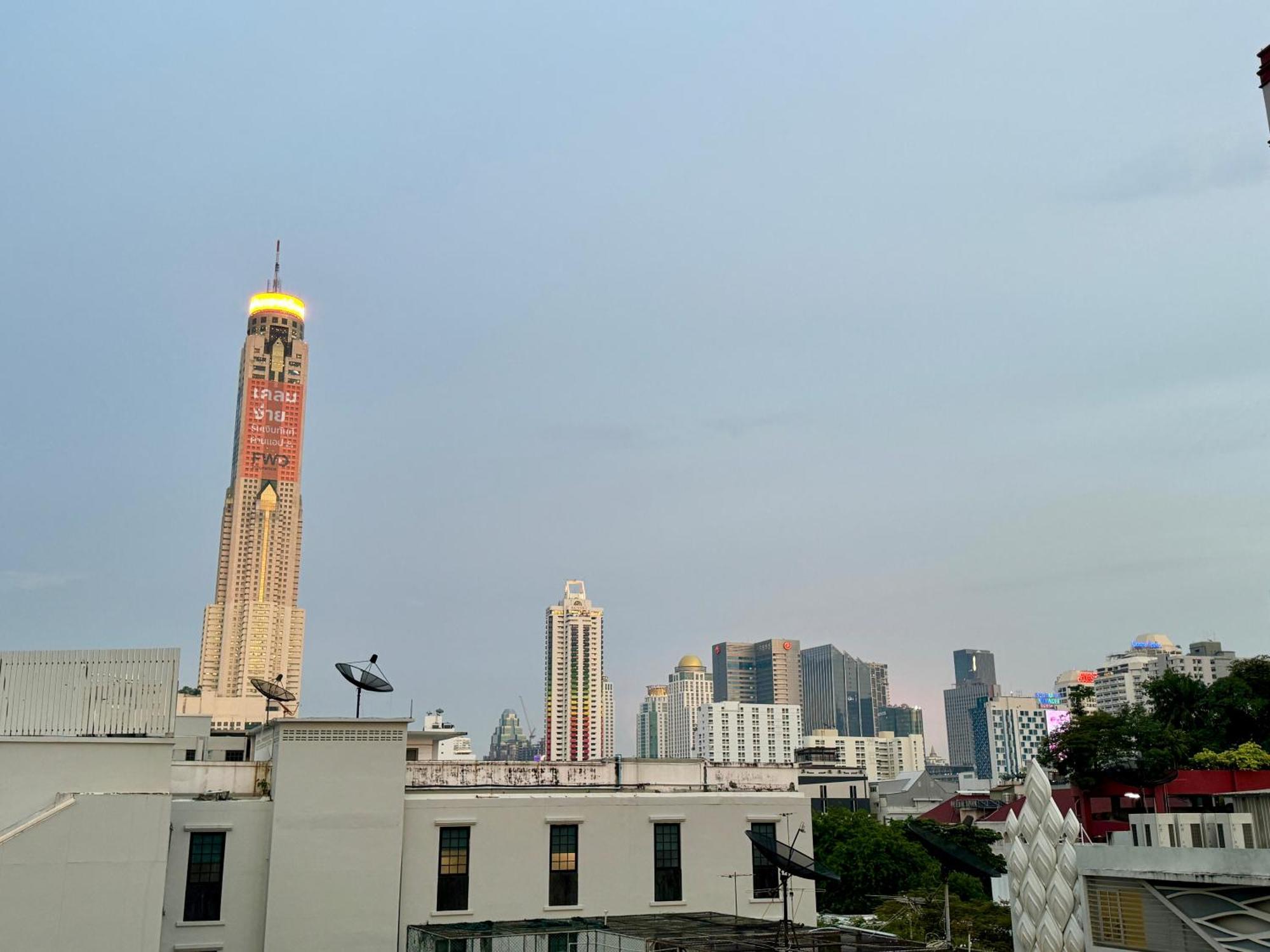 Avalan Phayathai Airport Link Bangkok Bagian luar foto